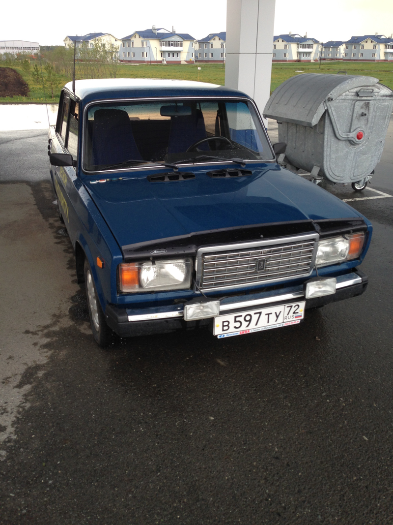 Illustration for article titled Photos I took of cars when I was in Russia